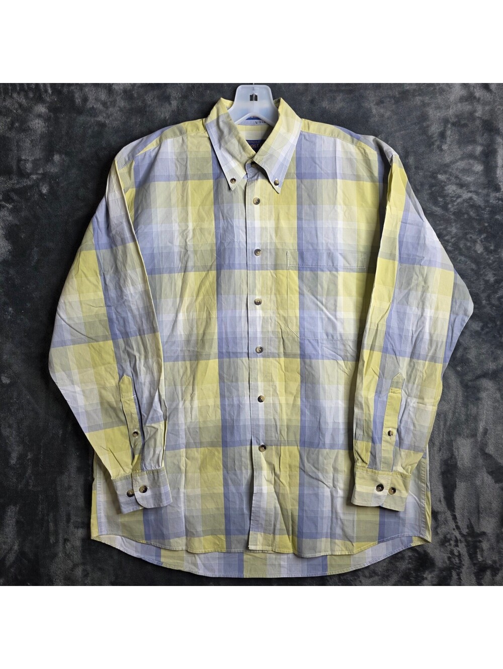 Pendleton Long Sleeve Plaid Button Down. Men's Sz Medium